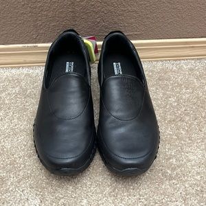 Size 8.5 women Skechers Air Cooled Goga Mat. Black.